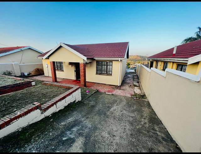 3 BEDROOM HOUSE FOR SALE IN KWAMASHU